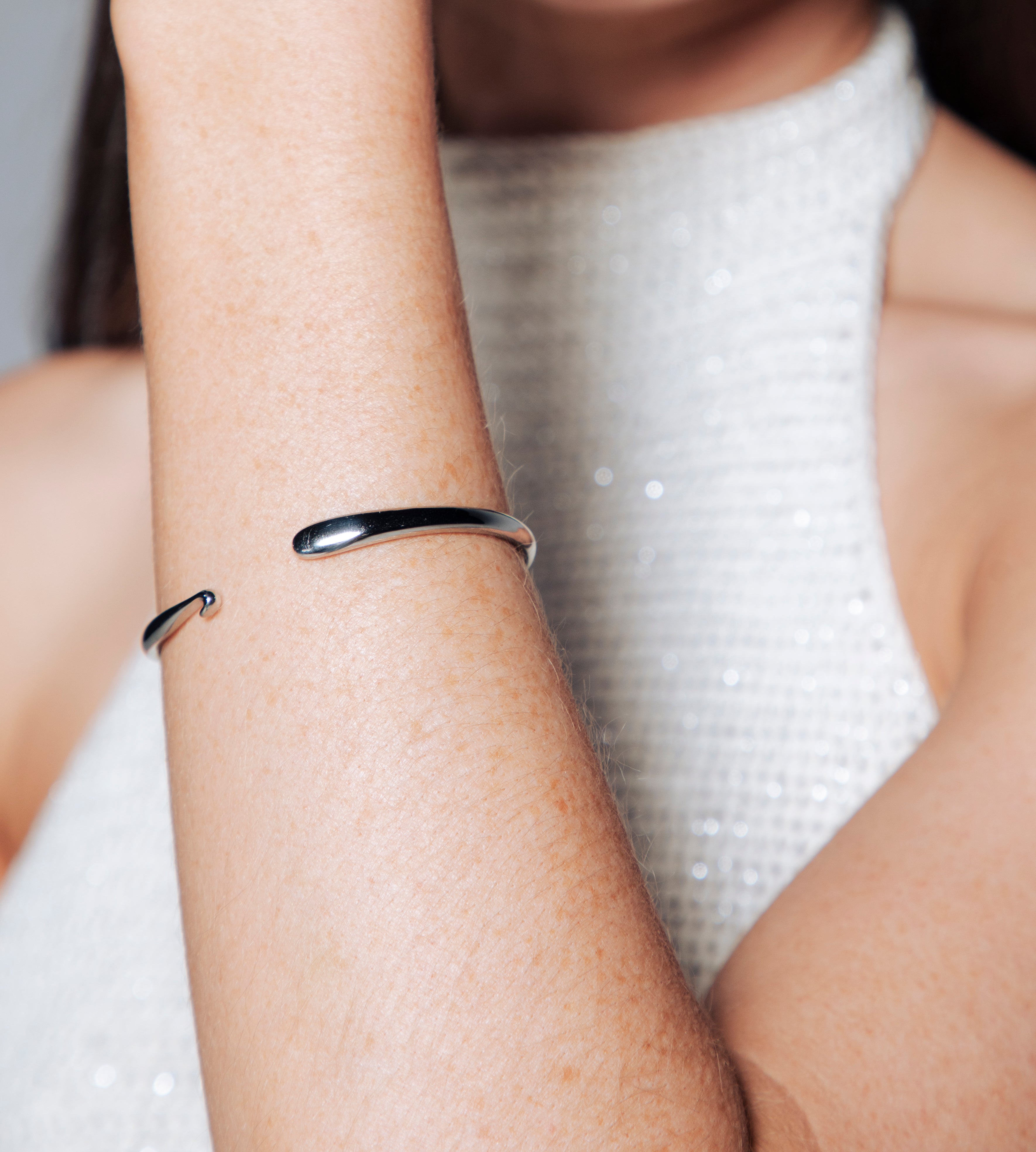 アクセサリー KAHIKO SILVER BANGLE NEEDLE Crochet Needle Bracelet – Vagattela